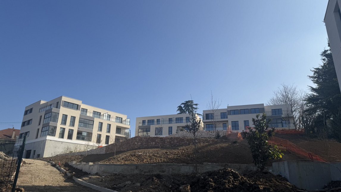 Studio neuf de 23 m² exposé Est, 1er étage, avec place de parking, idéal pour investisseur ou primo-accédant.