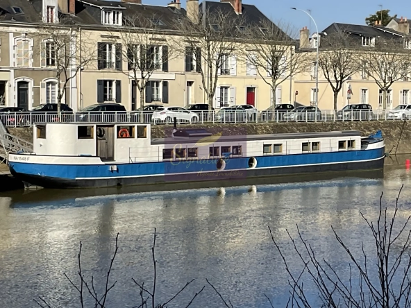 Magnifique péniche aménagée à vendre au Mans, 80 m², vie flottante en plein centre-ville