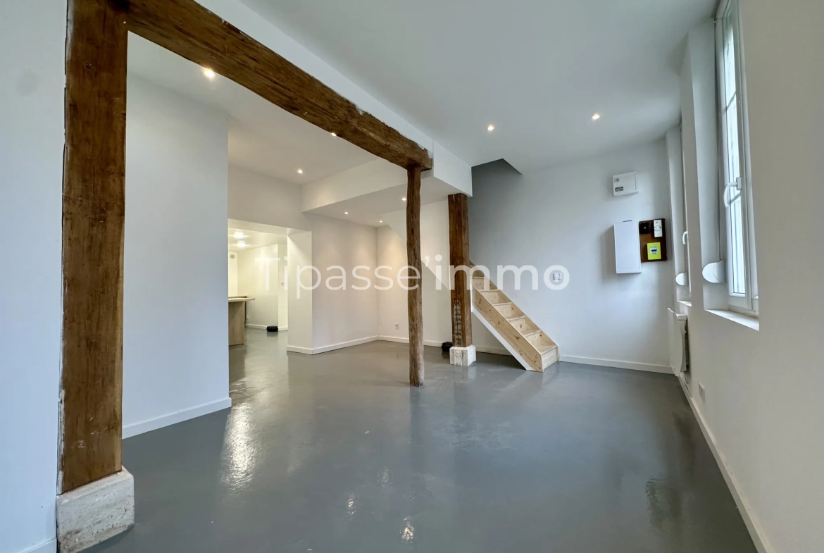 Maison rénovée à Elbeuf avec 3 chambres, cour et intérieur moderne 