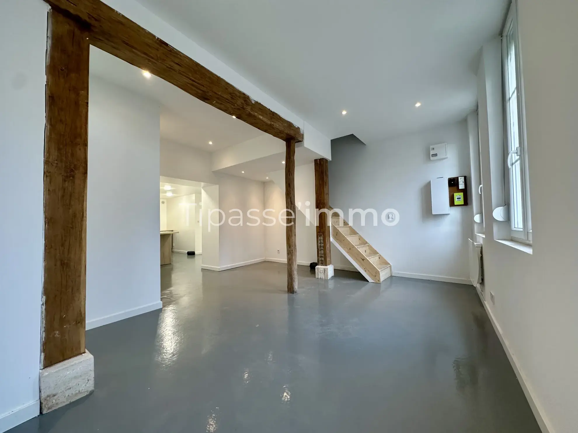 Maison rénovée à Elbeuf avec 3 chambres, cour et intérieur moderne 