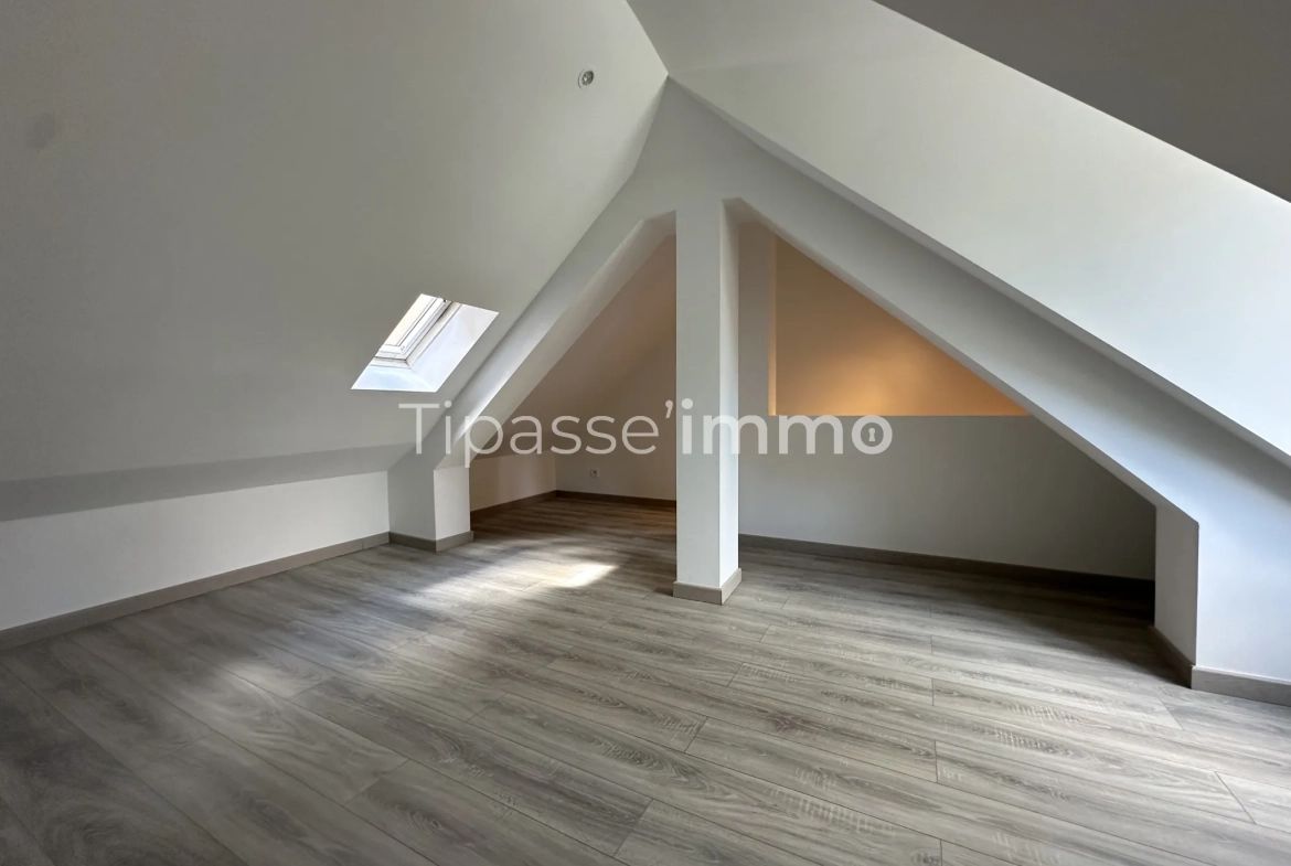 Maison rénovée à Elbeuf avec 3 chambres, cour et intérieur moderne 