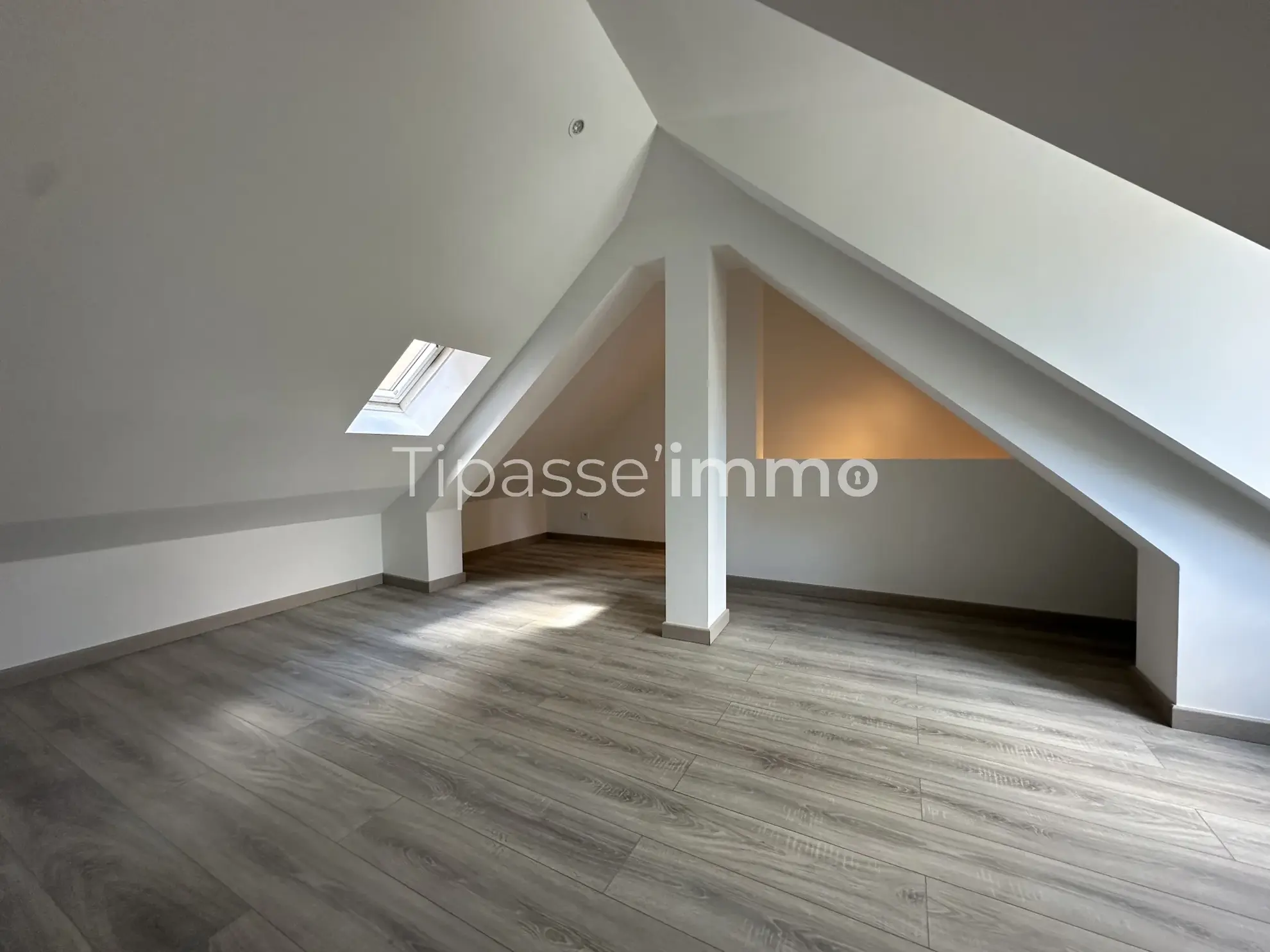 Maison rénovée à Elbeuf avec 3 chambres, cour et intérieur moderne 