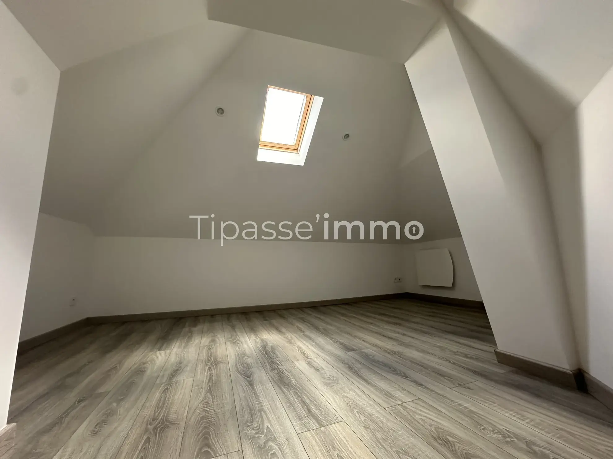Maison rénovée à Elbeuf avec 3 chambres, cour et intérieur moderne 