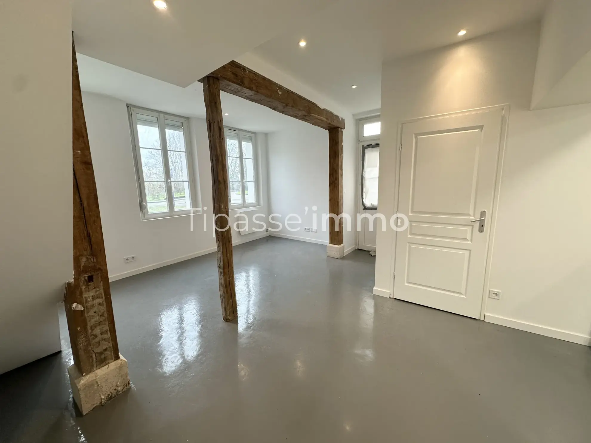 Maison rénovée à Elbeuf avec 3 chambres, cour et intérieur moderne 