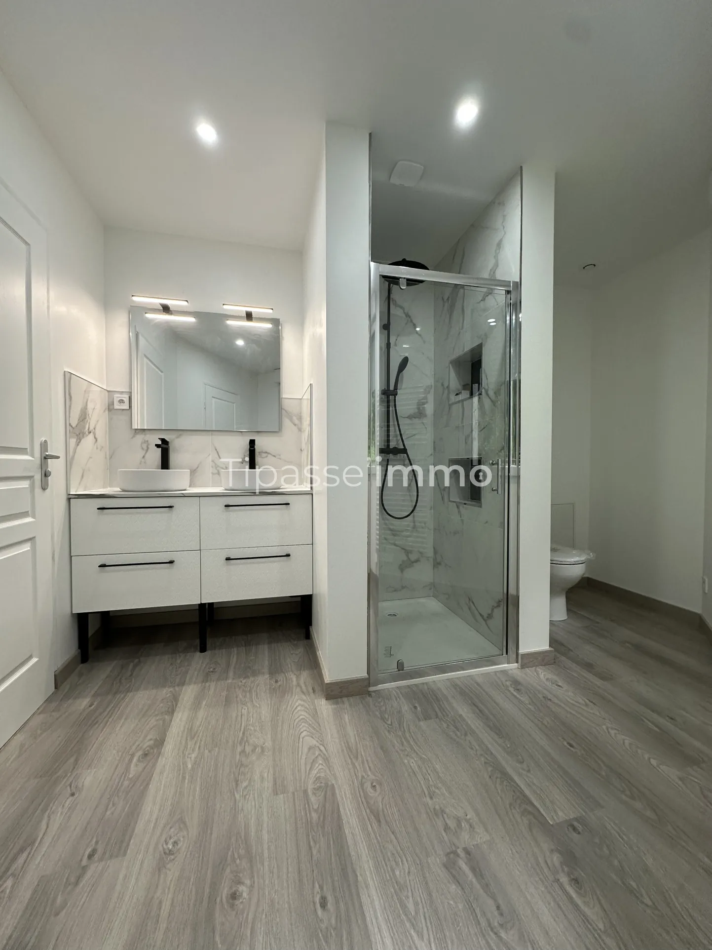 Maison rénovée à Elbeuf avec 3 chambres, cour et intérieur moderne 