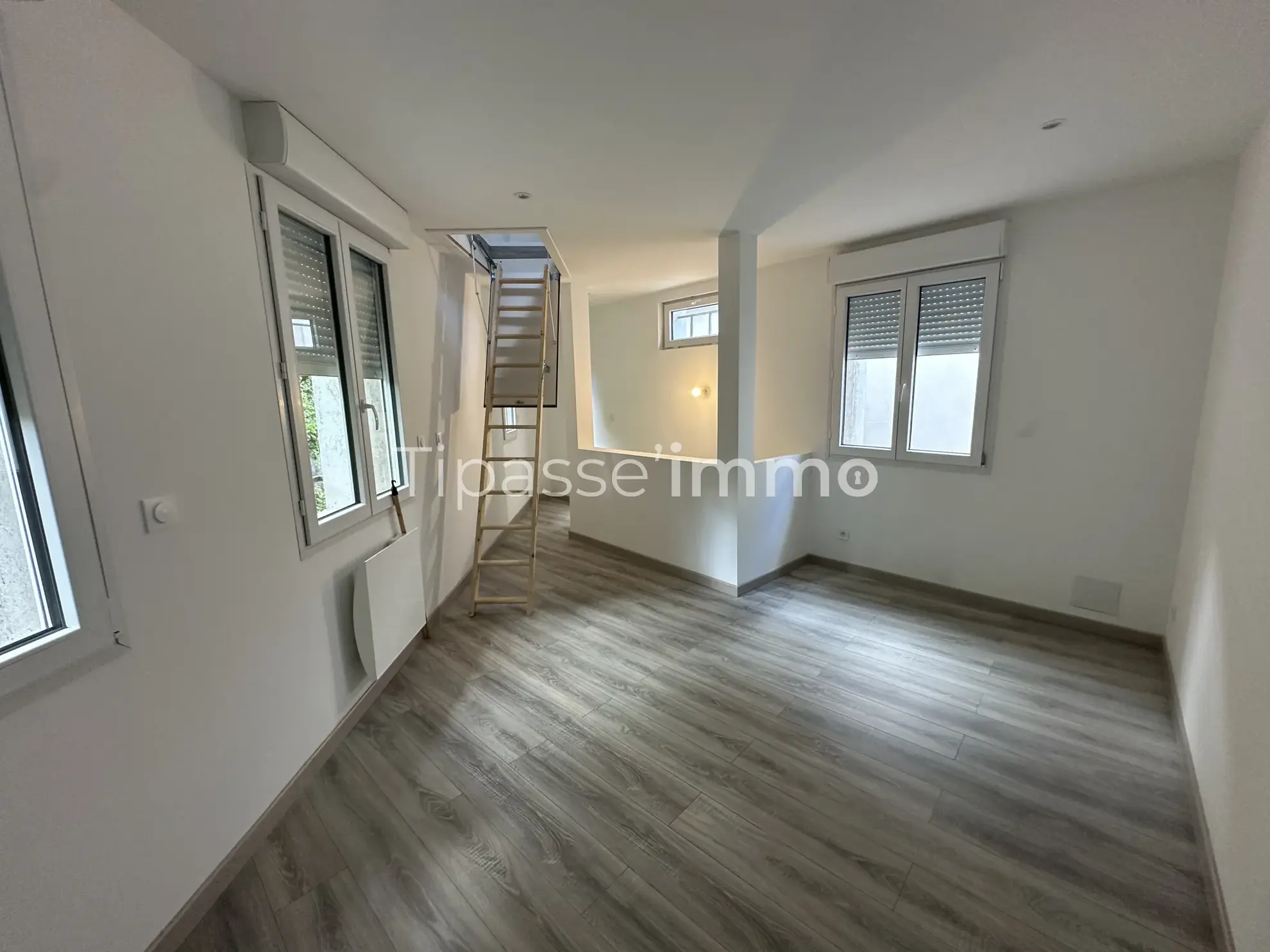 Maison rénovée à Elbeuf avec 3 chambres, cour et intérieur moderne 