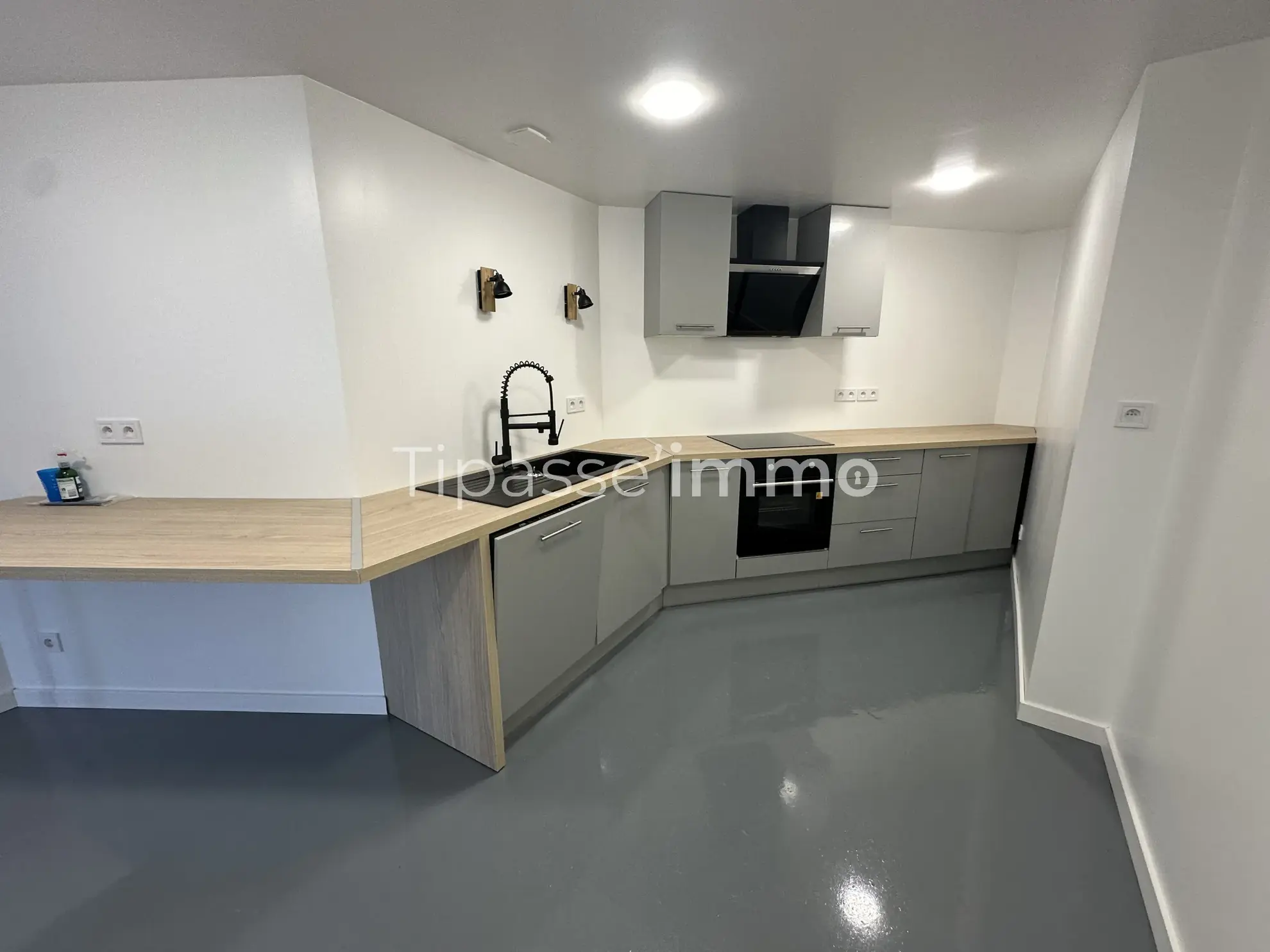 Maison rénovée à Elbeuf avec 3 chambres, cour et intérieur moderne 