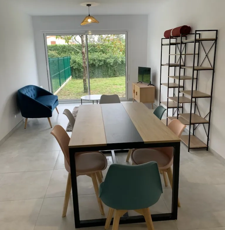 Maison rénovée avec jardin à Médis - 74,92 m², 2 chambres et parking 
