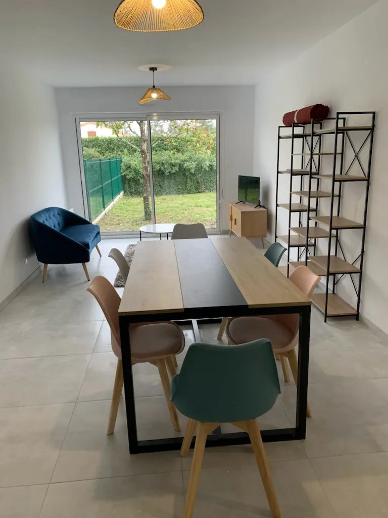 Maison rénovée avec jardin à Médis - 74,92 m², 2 chambres et parking 