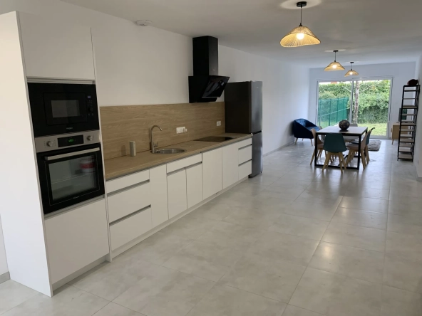 Maison rénovée avec jardin à Médis - 74,92 m², 2 chambres et parking