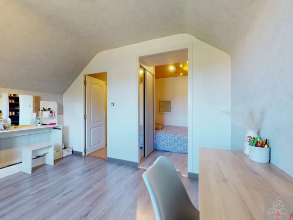 Belle maison de 165 m² avec piscine et extérieur arboré à Ougney 