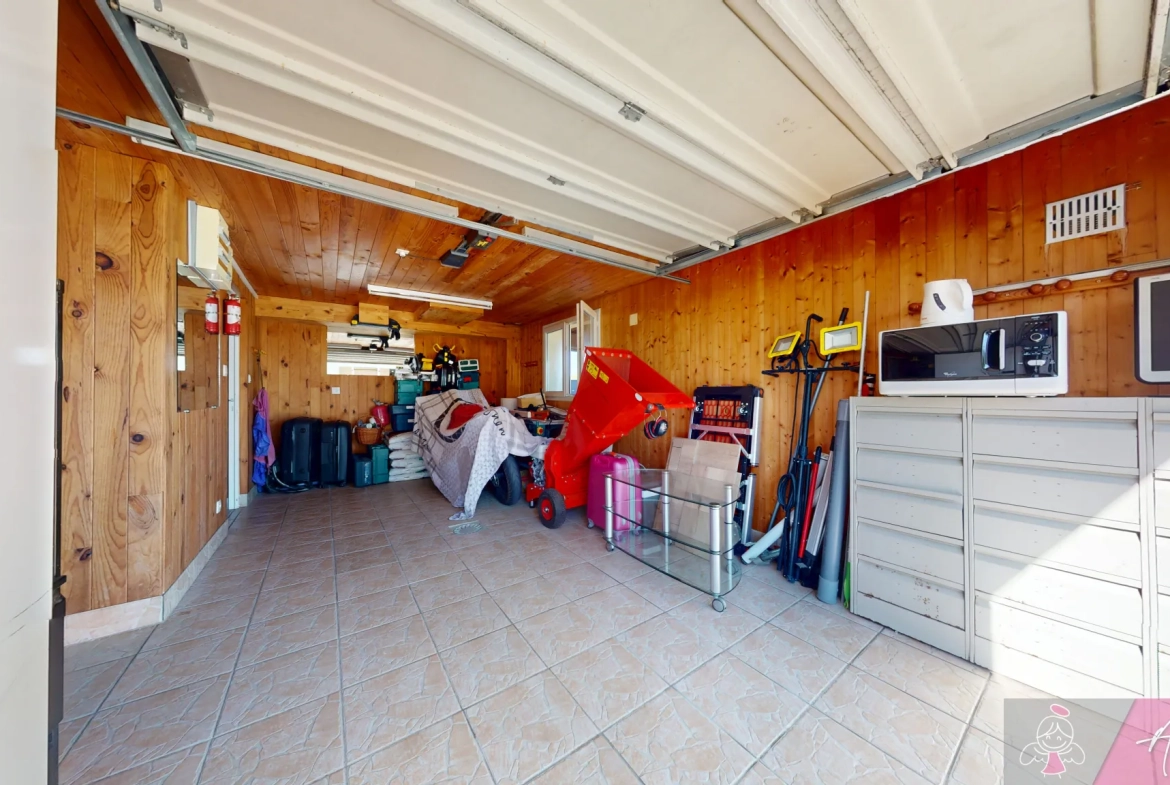 Belle maison de 165 m² avec piscine et extérieur arboré à Ougney 