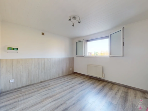 Belle maison de 165 m² avec piscine et extérieur arboré à Ougney 
