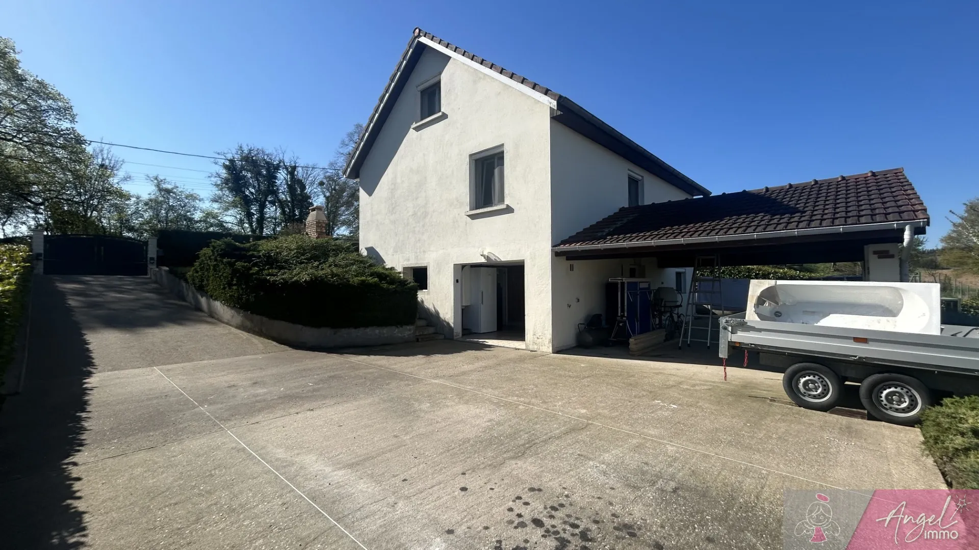 Belle maison de 165 m² avec piscine et extérieur arboré à Ougney 
