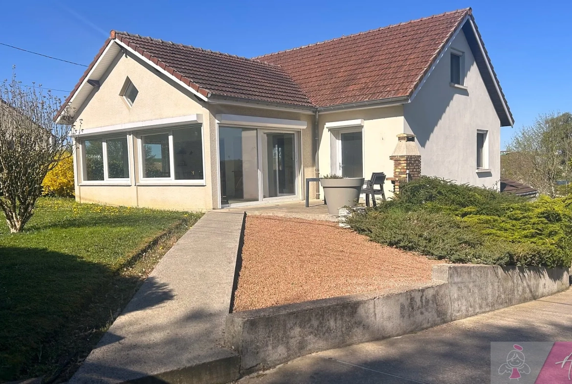 Belle maison de 165 m² avec piscine et extérieur arboré à Ougney 