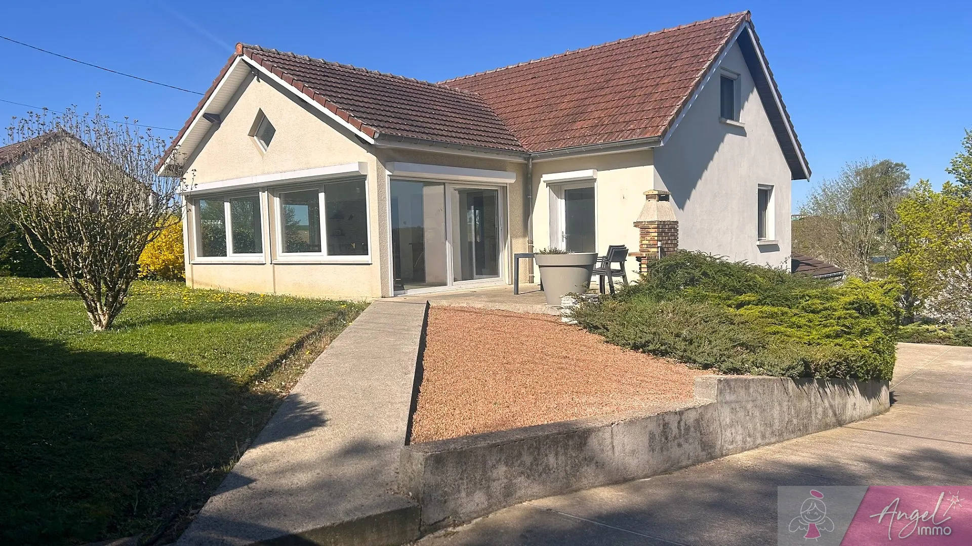 Belle maison de 165 m² avec piscine et extérieur arboré à Ougney 