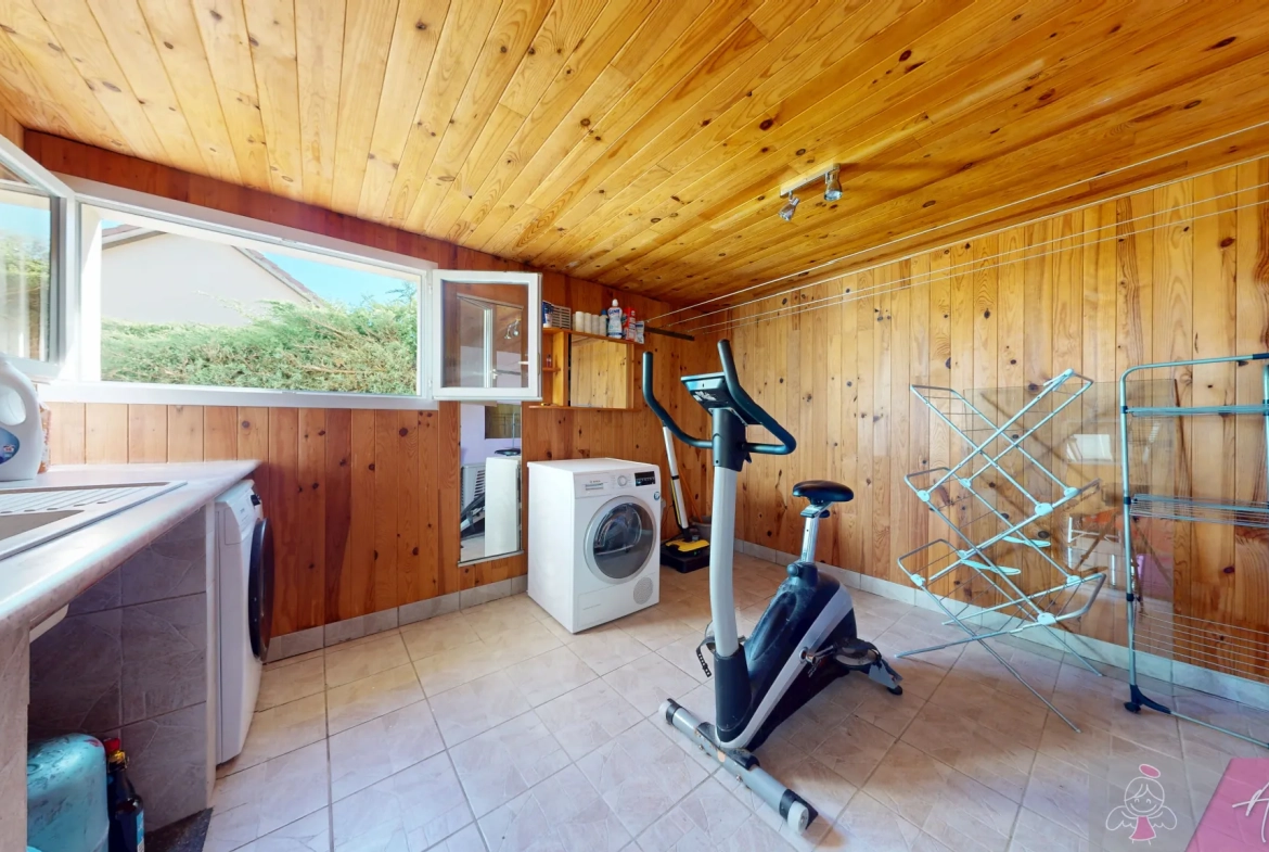 Belle maison de 165 m² avec piscine et extérieur arboré à Ougney 