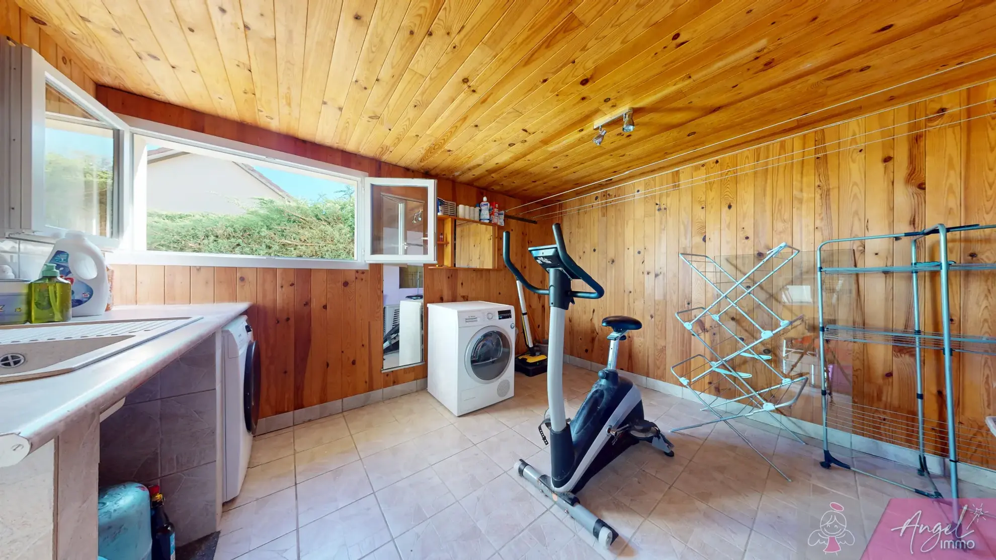 Belle maison de 165 m² avec piscine et extérieur arboré à Ougney 