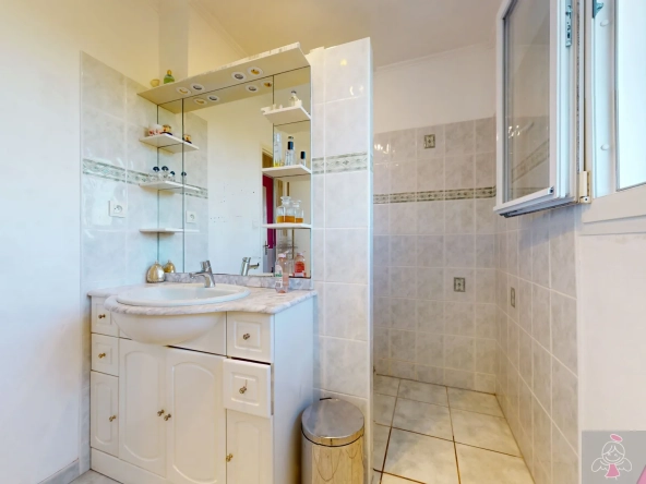 Belle maison de 165 m² avec piscine et extérieur arboré à Ougney 
