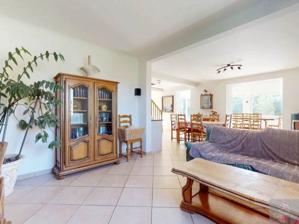Belle maison de 165 m² avec piscine et extérieur arboré à Ougney 