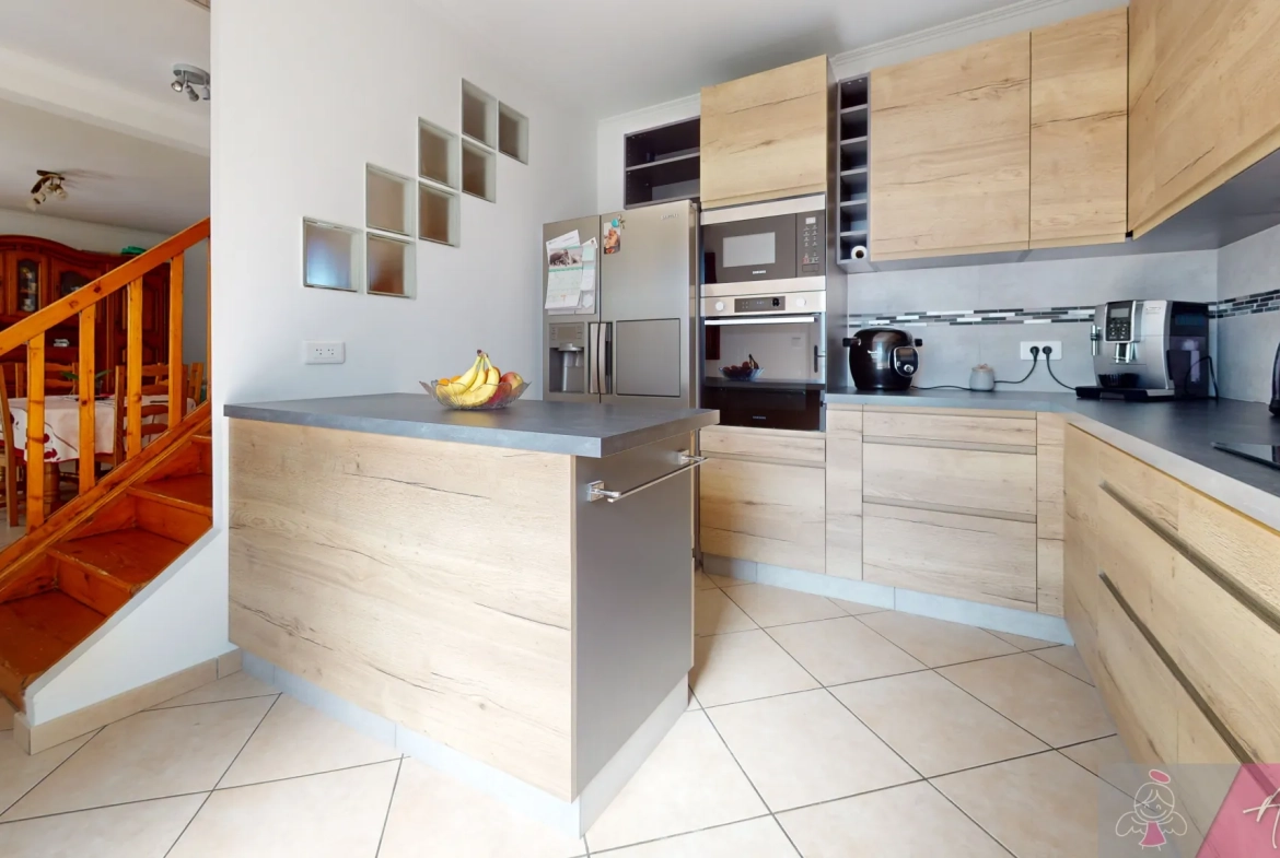 Belle maison de 165 m² avec piscine et extérieur arboré à Ougney 