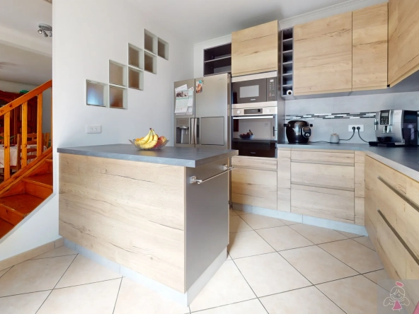 Belle maison de 165 m² avec piscine et extérieur arboré à Ougney 