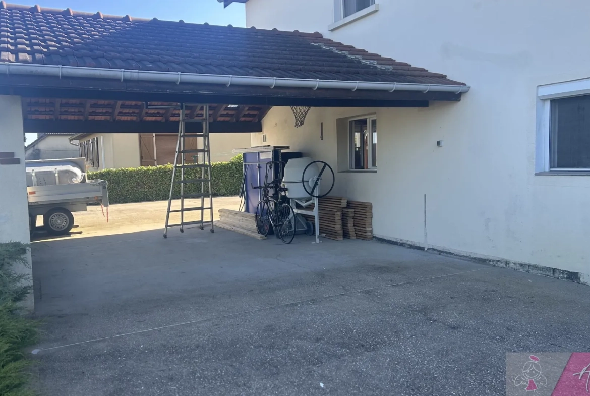 Belle maison de 165 m² avec piscine et extérieur arboré à Ougney 
