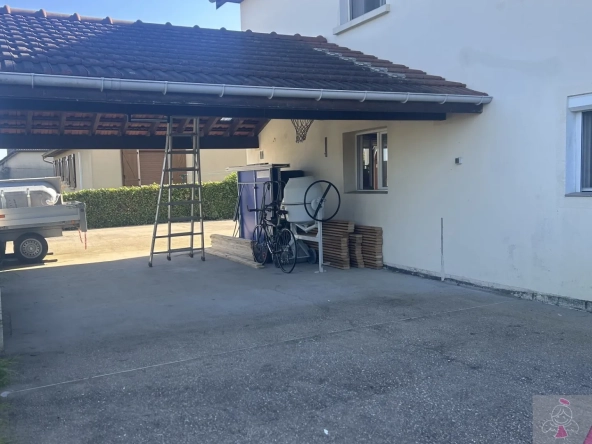 Belle maison de 165 m² avec piscine et extérieur arboré à Ougney 