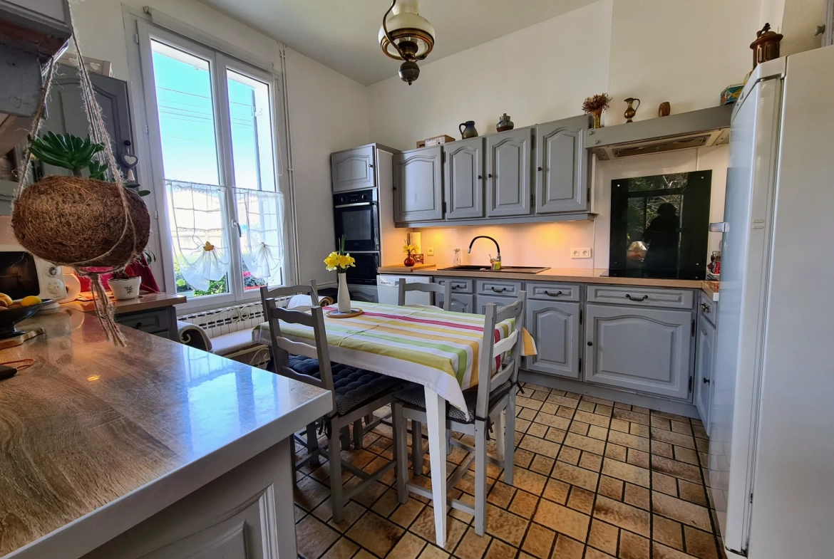 Maison individuelle de 160 m² à Nevers avec jardin et garage 