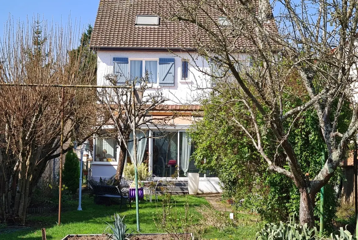 Maison individuelle de 160 m² à Nevers avec jardin et garage 