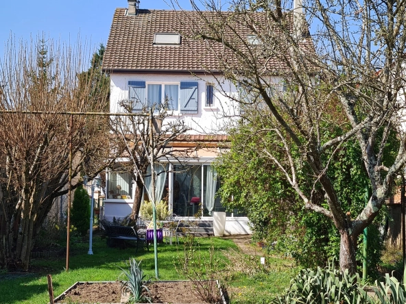 Maison individuelle de 160 m² à Nevers avec jardin et garage
