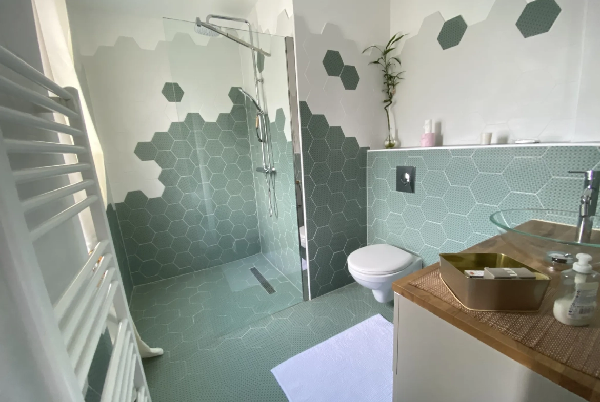 Maison entièrement rénovée avec vue sur le lac à Creutzwald 