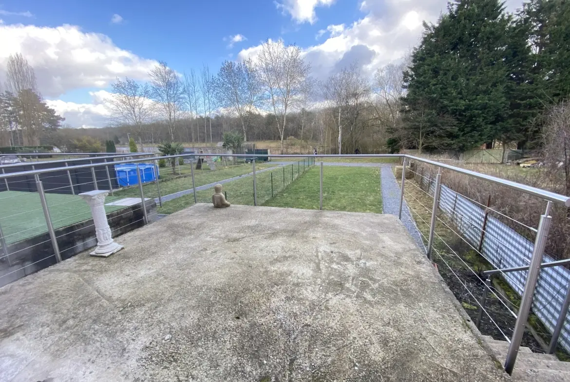 Maison entièrement rénovée avec vue sur le lac à Creutzwald 