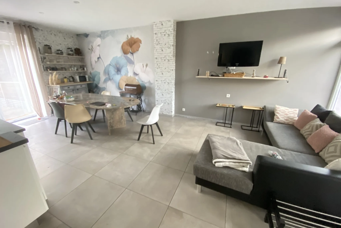 Maison entièrement rénovée avec vue sur le lac à Creutzwald 