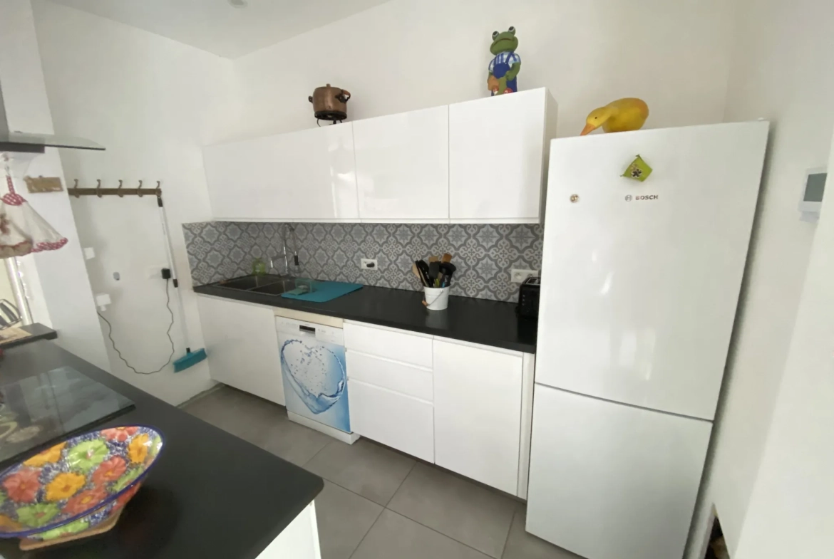 Maison entièrement rénovée avec vue sur le lac à Creutzwald 