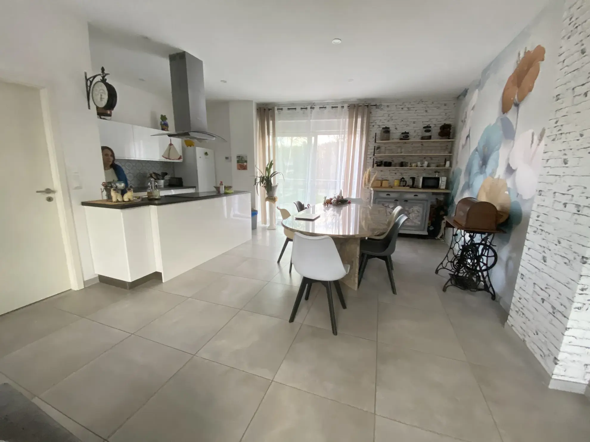 Maison entièrement rénovée avec vue sur le lac à Creutzwald 