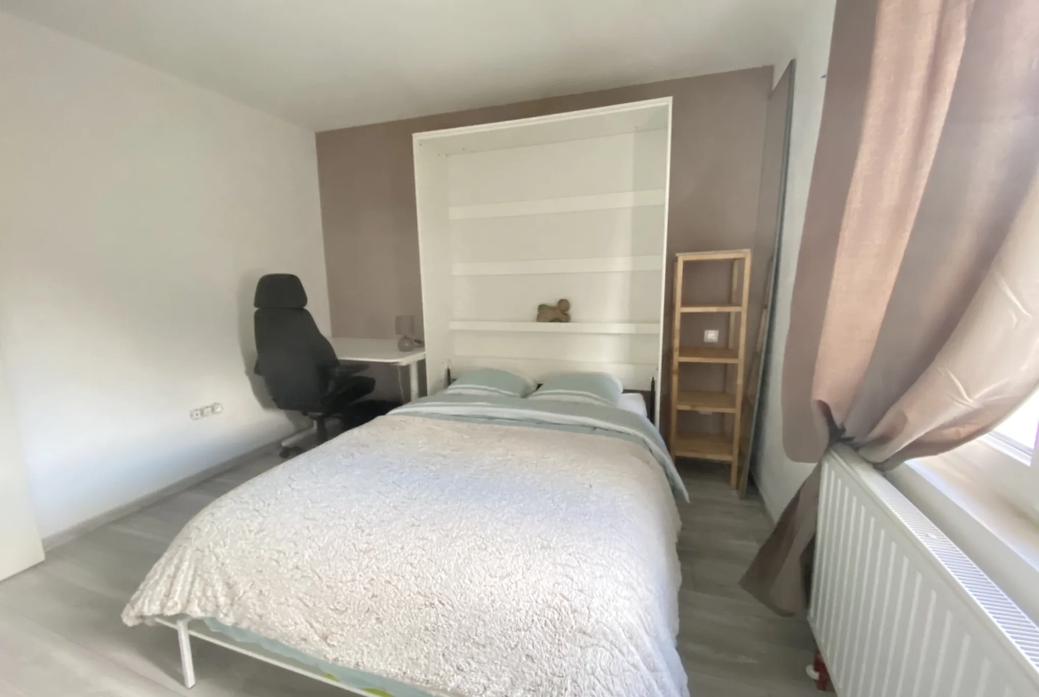 Maison entièrement rénovée avec vue sur le lac à Creutzwald 