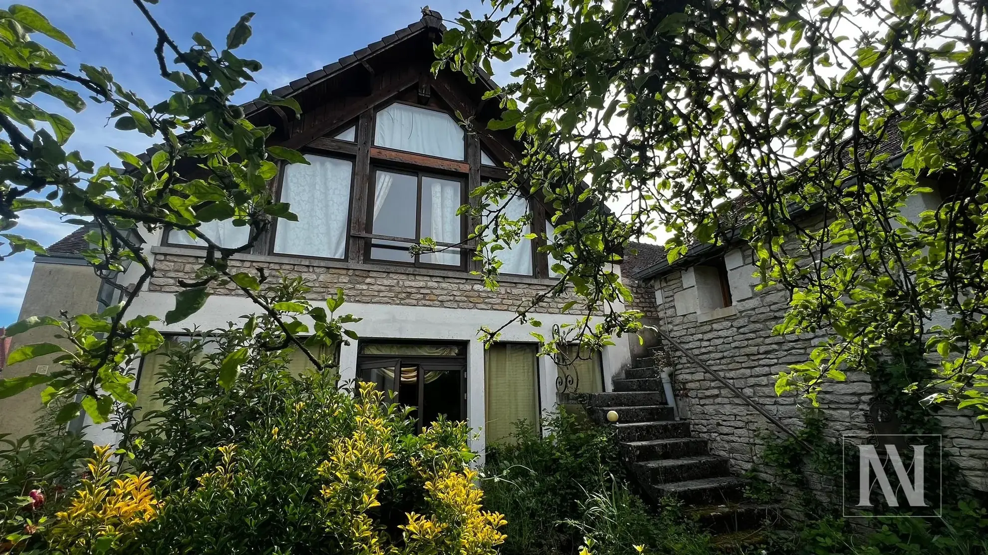 Maison de village de 330 m² avec potentiel de gîte à Avirey-Lingey en Champagne 