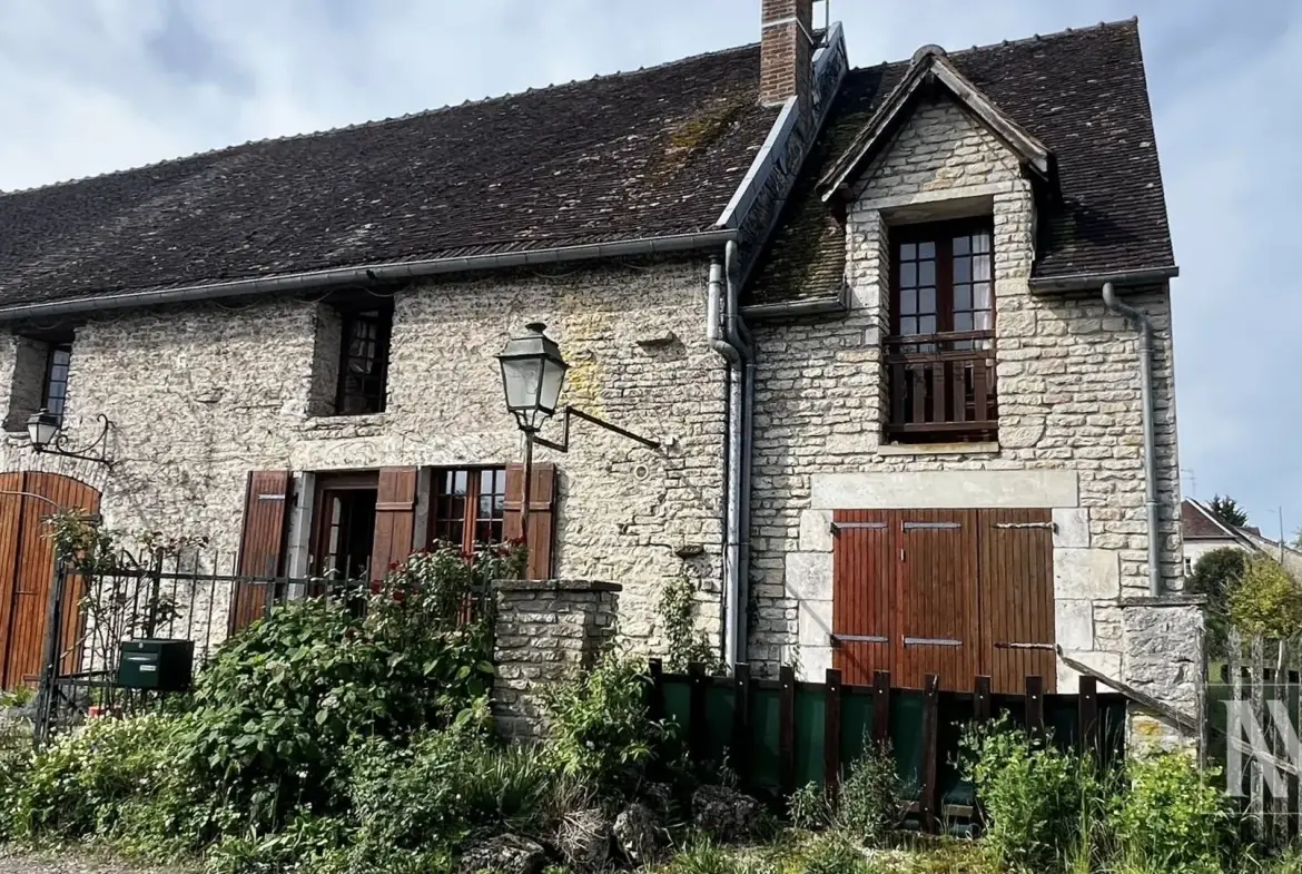 Maison de village de 330 m² avec potentiel de gîte à Avirey-Lingey en Champagne 