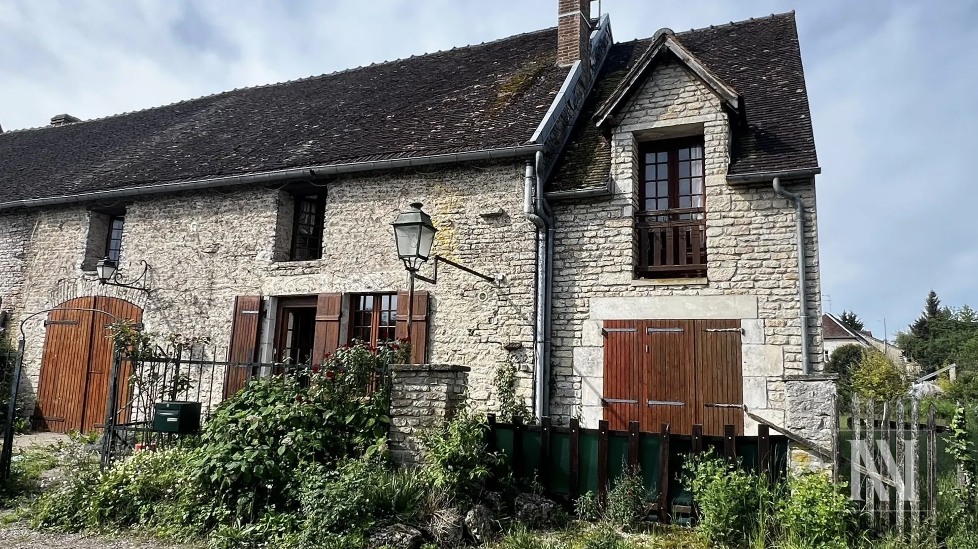 Maison de village de 330 m² avec potentiel de gîte à Avirey-Lingey en Champagne 