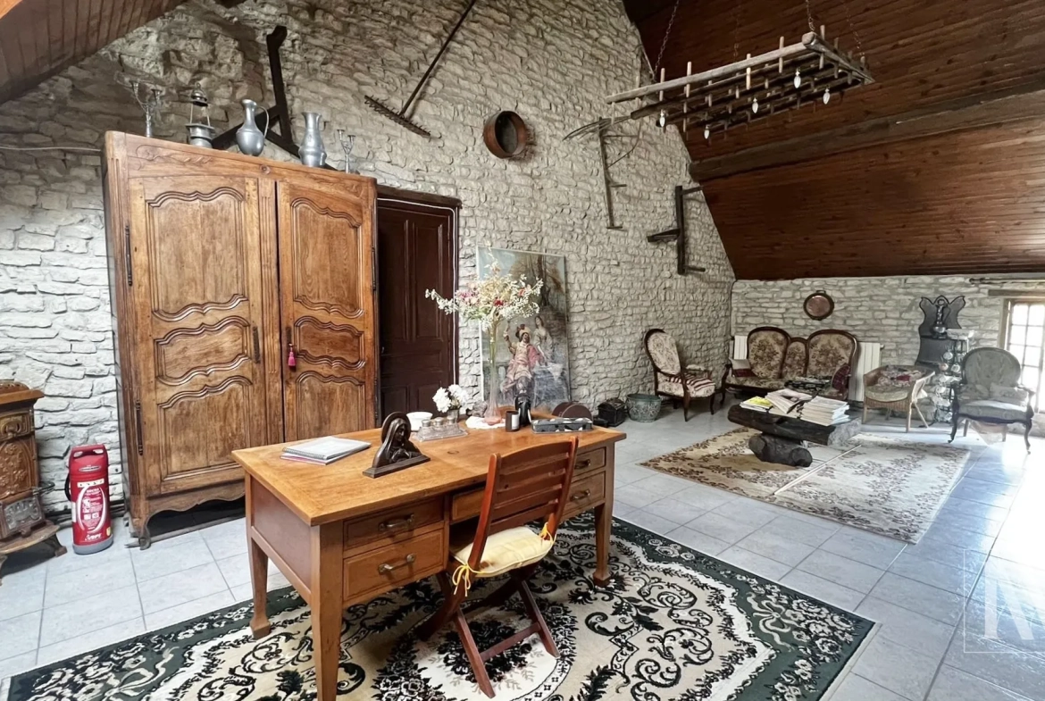 Maison de village de 330 m² avec potentiel de gîte à Avirey-Lingey en Champagne 