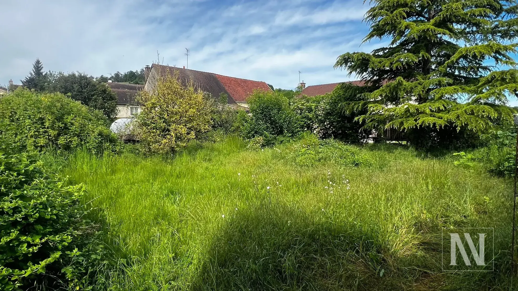 Maison de village de 330 m² avec potentiel de gîte à Avirey-Lingey en Champagne 