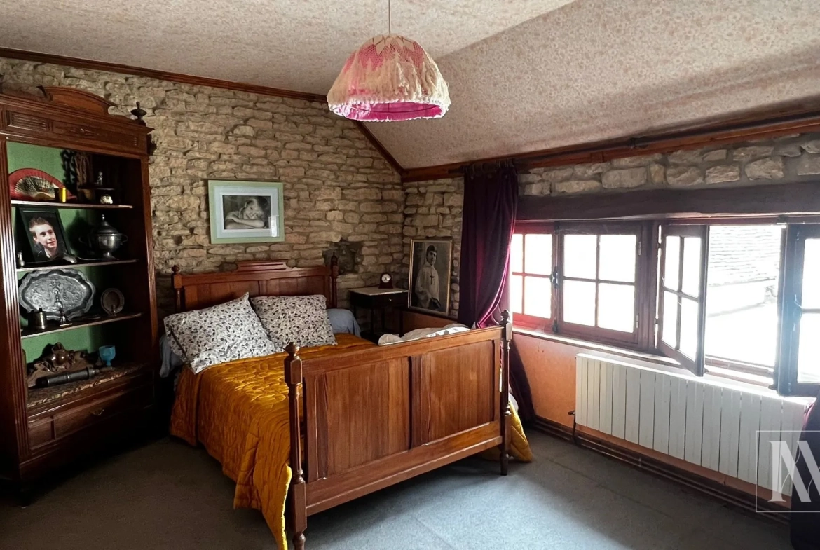 Maison de village de 330 m² avec potentiel de gîte à Avirey-Lingey en Champagne 