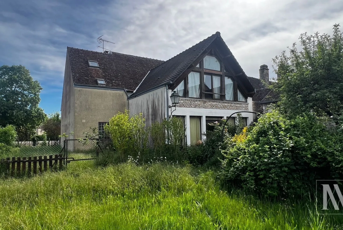 Maison de village de 330 m² avec potentiel de gîte à Avirey-Lingey en Champagne 