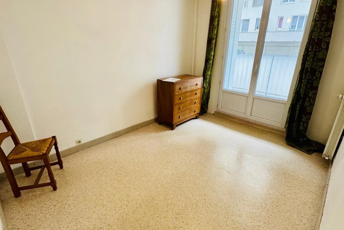 Appartement F3 à Grenoble Aigle, 52 m² avec balcon et stationnement à proximité 
