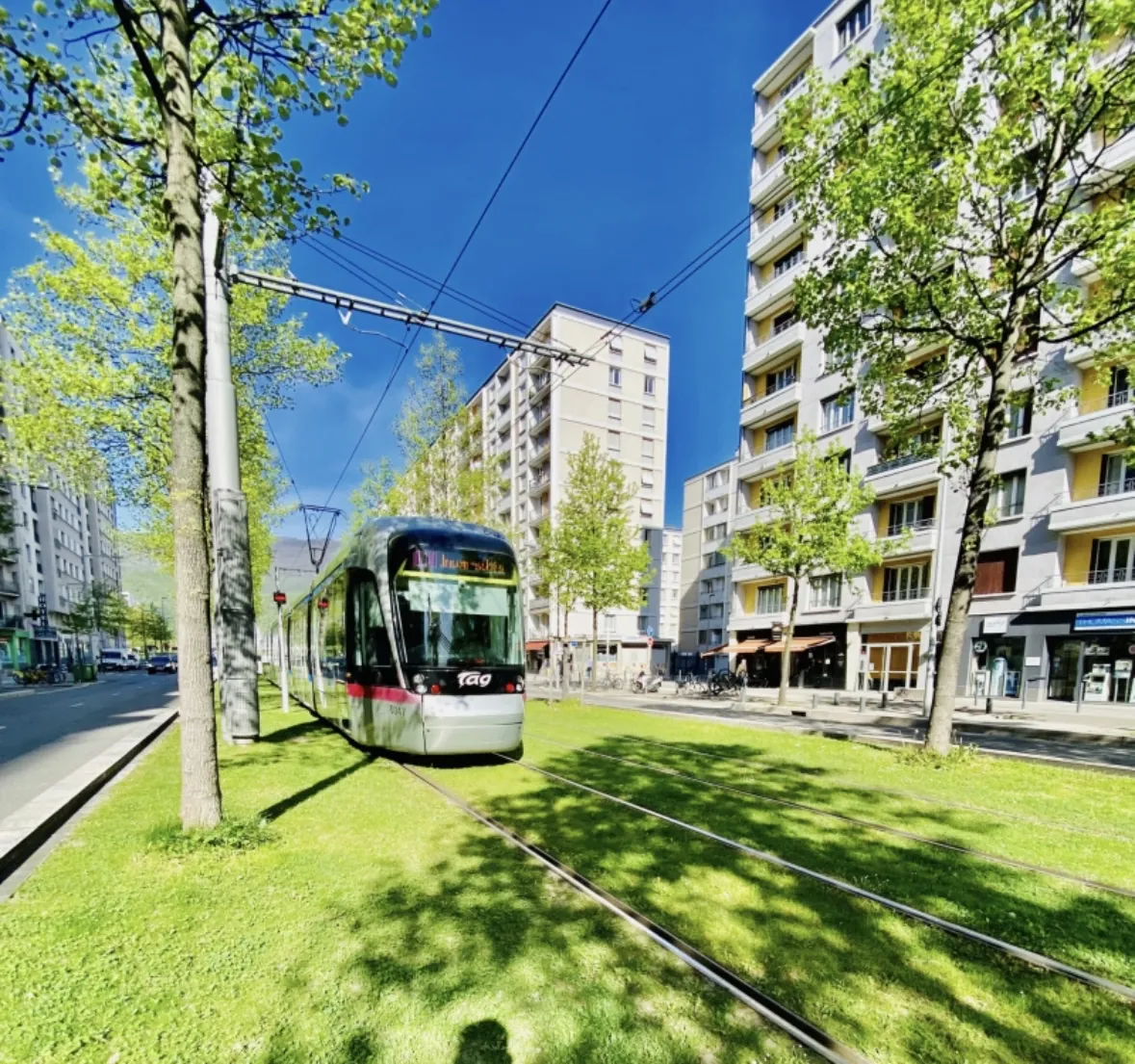 Appartement F3 à Grenoble Aigle, 52 m² avec balcon et stationnement à proximité 