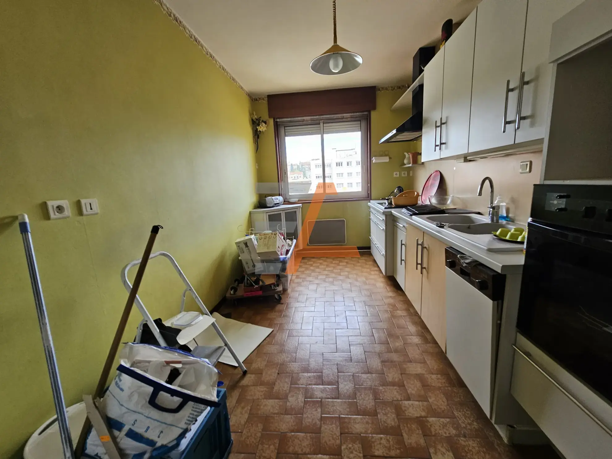 F3 de 76m² avec balcon, parking et ascenseur à Saint-Étienne 