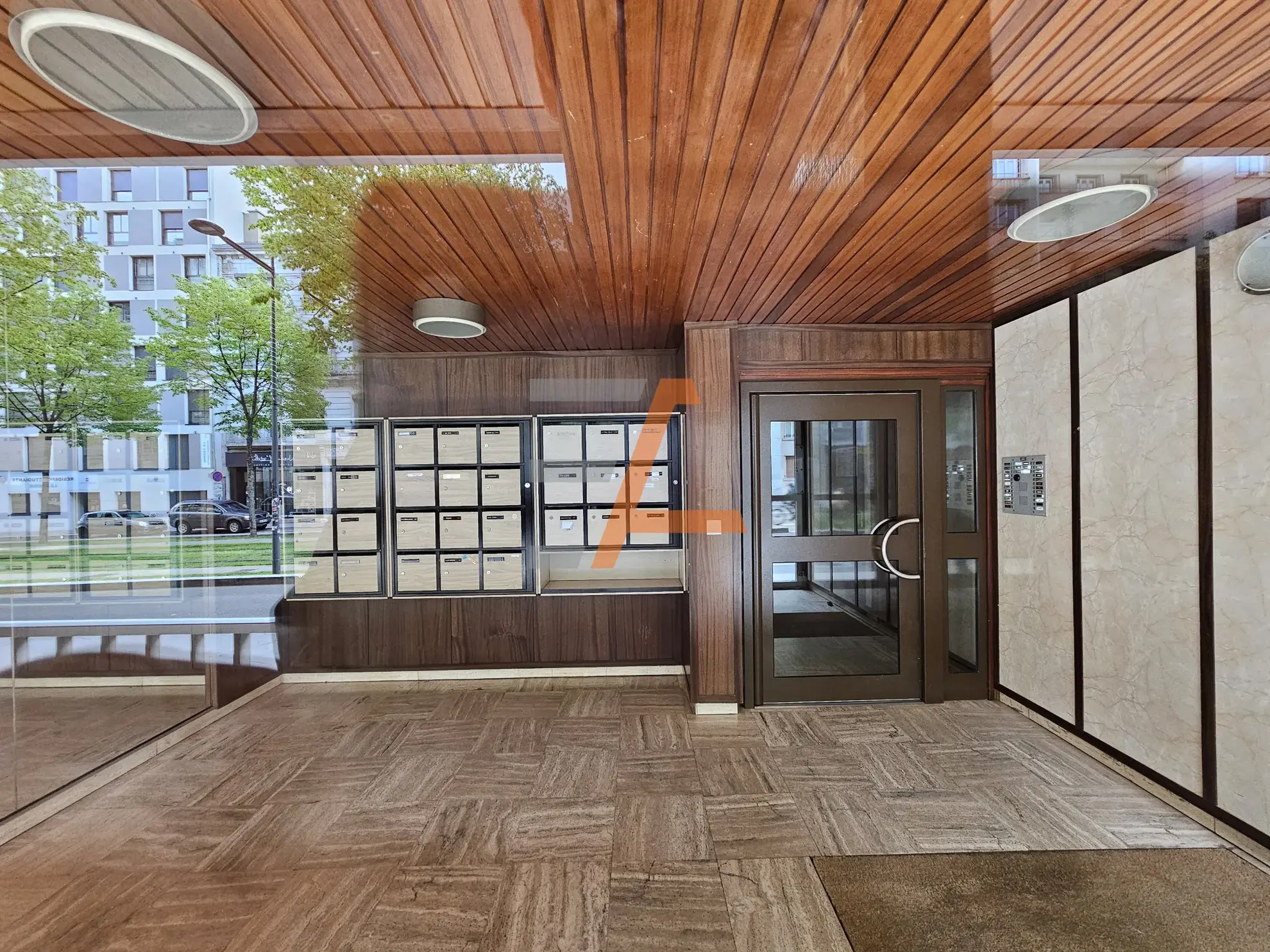 F3 de 76m² avec balcon, parking et ascenseur à Saint-Étienne 