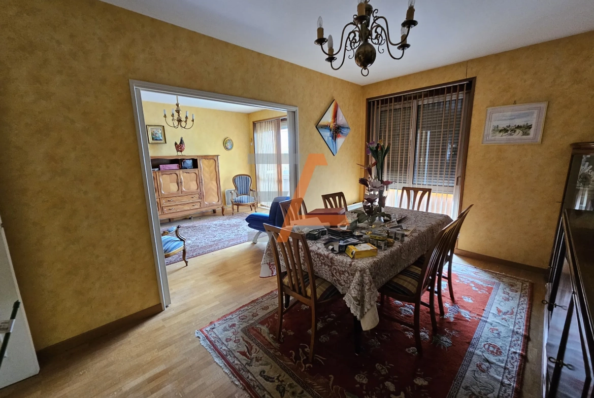 F3 de 76m² avec balcon, parking et ascenseur à Saint-Étienne 