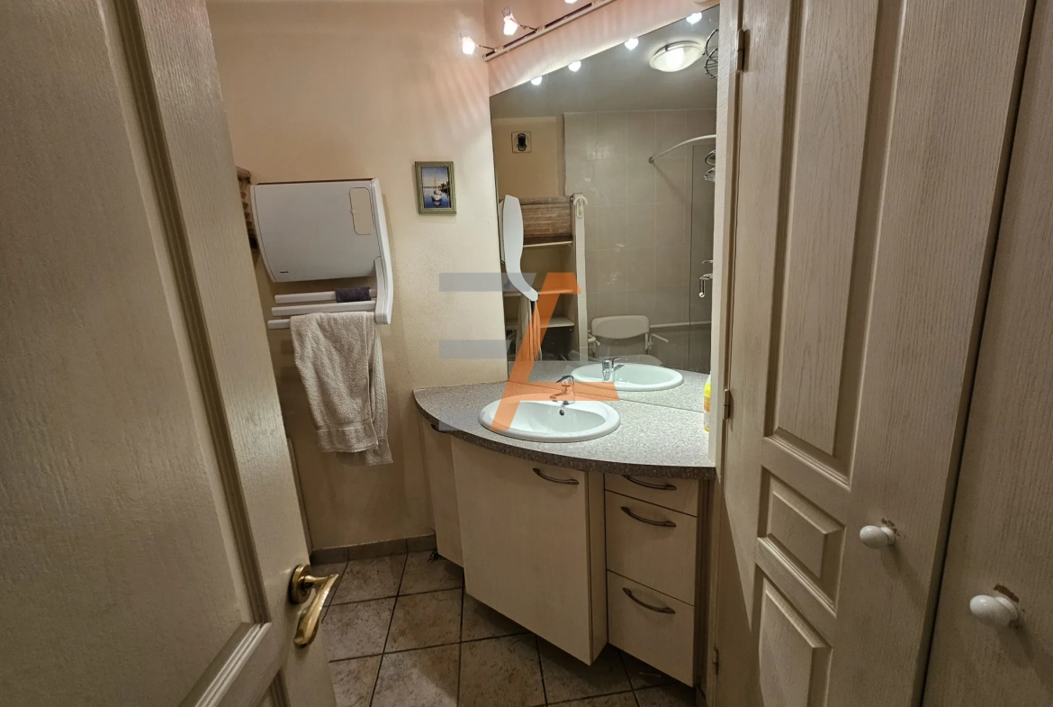 F3 de 76m² avec balcon, parking et ascenseur à Saint-Étienne 